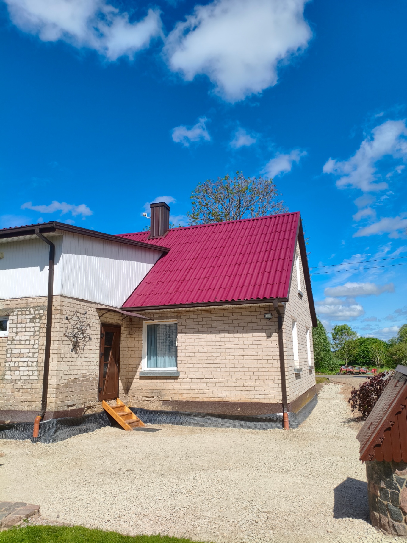 Stogų dažymas – Objektas Nr. 1 — vienaaukštis namas po darbų, Šiauliai